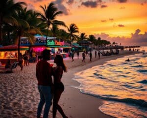 Strand und Nachtleben in Cancún, Mexiko